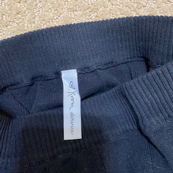 Winter skirt w/ high slit - Picture 2 of 4